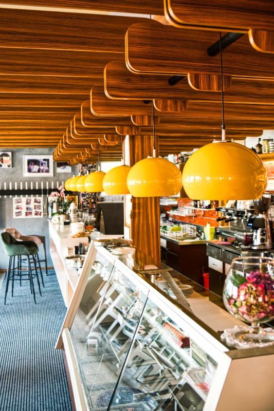帕尔奇内斯Cafe Rudi Living住宿加早餐旅馆 外观 照片